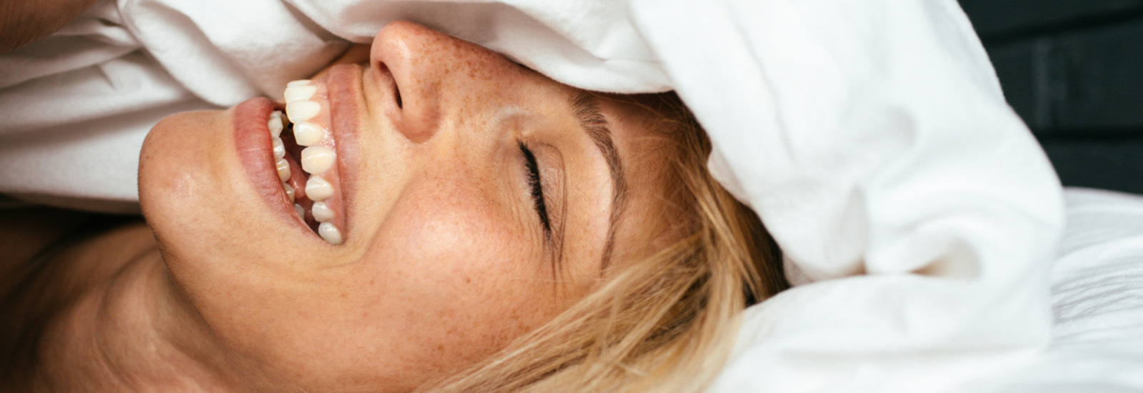 5 beauty tips om stralend uit bed te komen waking_up-1200x800