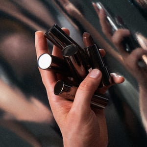 MADARA Dazzle Nights Satin Shine Lipstick MADARA Dazzle Nights Satin Shine Lipstick afbeelding