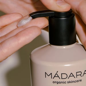 MADARA Bitter Honey Moisture Wash afbeelding