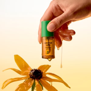 MADARA NECTAR LIPS Ceramide Lip Oil, #0 AMBER MADARA NECTAR LIPS Ceramide Lip Oil, #0 AMBER afbeelding