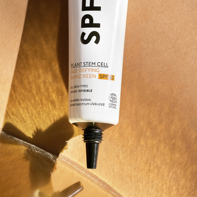 MADARA Plant Stem Cell Age-Defying Face Sunscreen SPF 30 MADARA Plant Stem Cell Age-Defying Face Sunscreen SPF 30 afbeelding