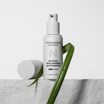 MADARA Botanic Niacinamide Alternative 5-in-1 Serum Abbildung