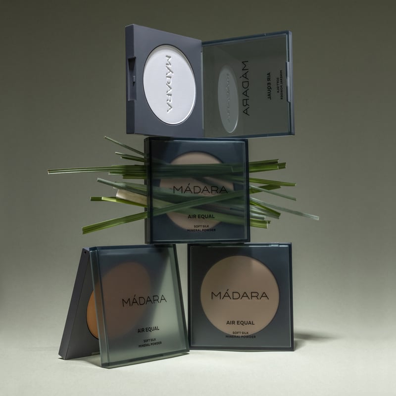 MADARA Air Equal Soft Silk Mineral Powder afbeelding