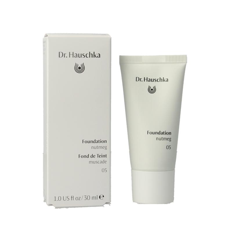 Dr Hauschka Foundation 05 Nutmeg Dr Hauschka Foundation 05 Nutmeg afbeelding