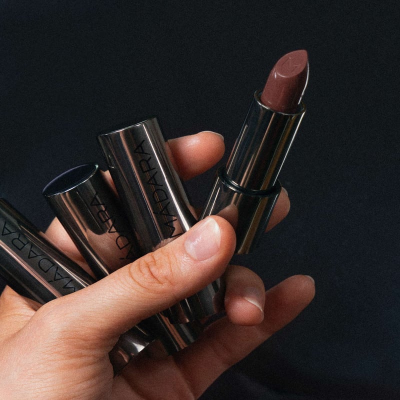 MADARA Dazzle Nights Satin Shine Lipstick MADARA Dazzle Nights Satin Shine Lipstick afbeelding