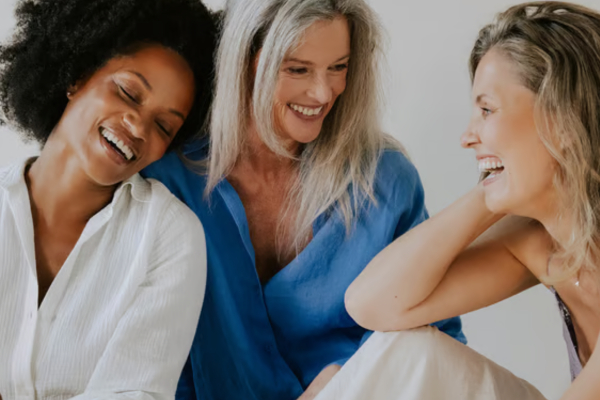 Hormonale veranderingen: van de eerste menstruatie tot de overgang