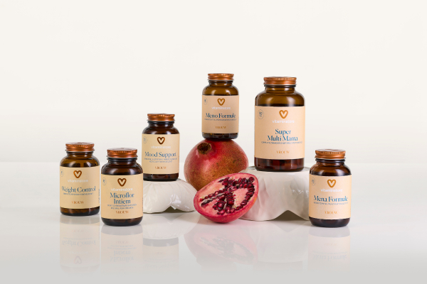 foto van Vitaminstore Vrouw producten op een beige ondergrond