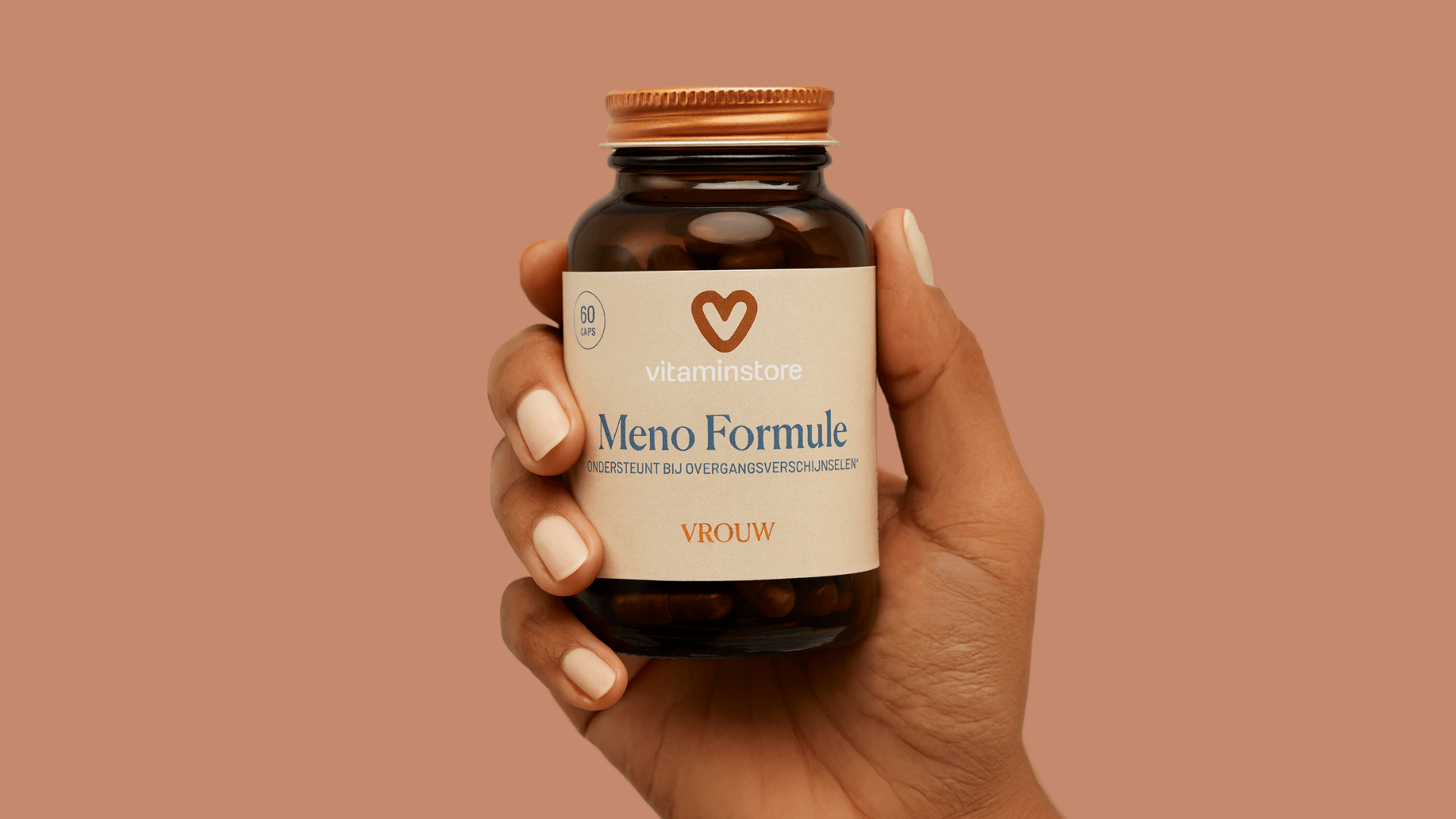 foto van een hand met een potje vitamines voor in de overgang