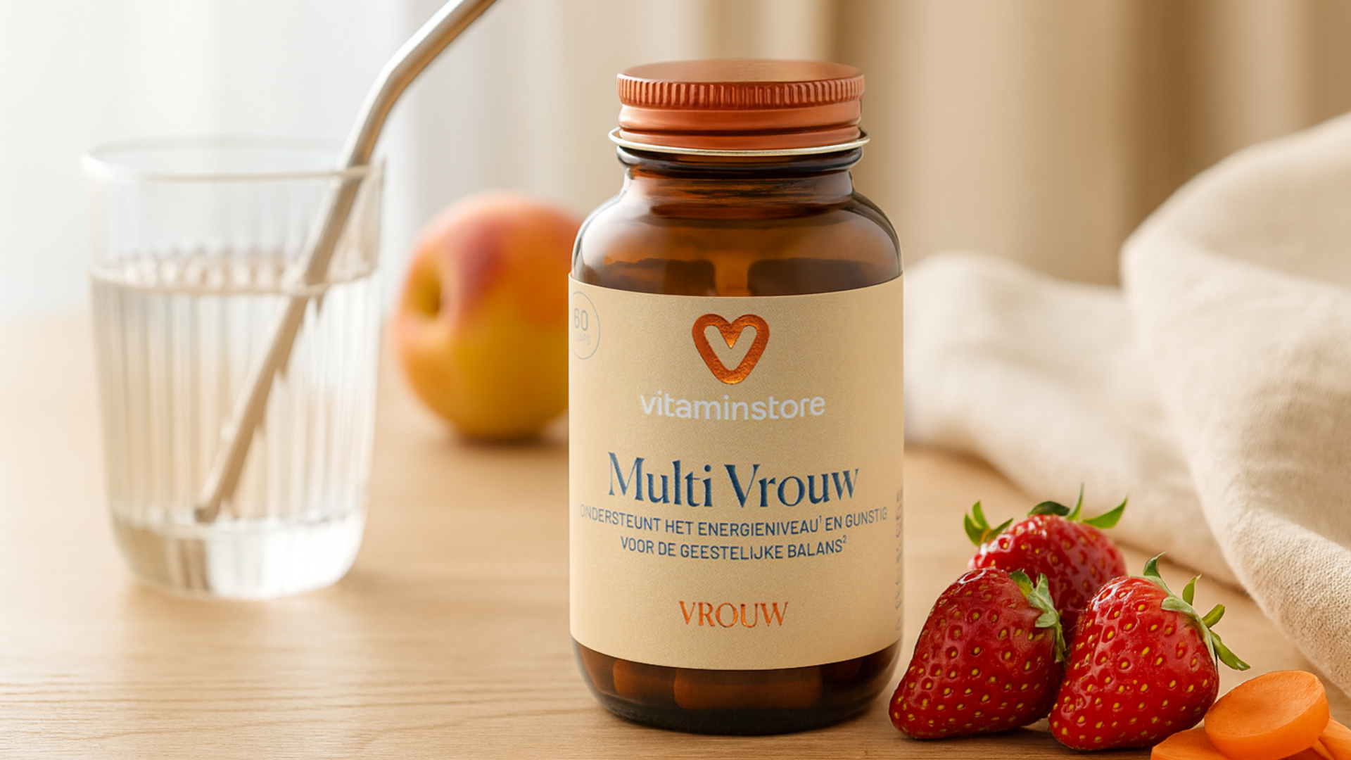 foto van een vitaminepotje voor vrouwen op een sinaasappel in een keukensetting