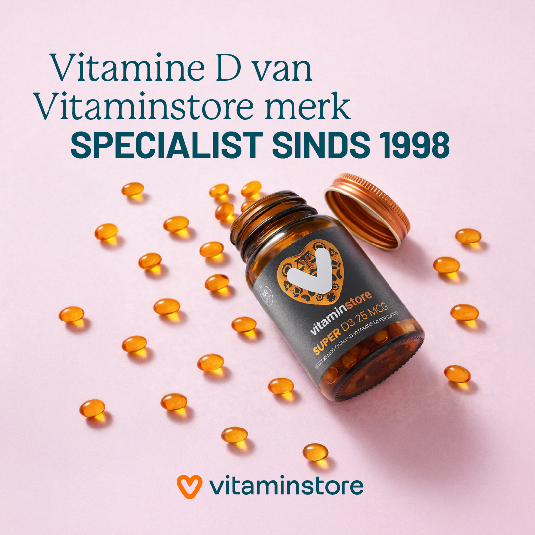 foto van een vitamine D supplement met de capsules op tafel