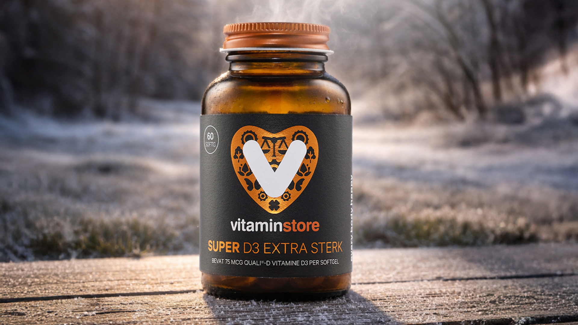 foto van een zwangere vrouw met een zwangerschapsmultivitamine